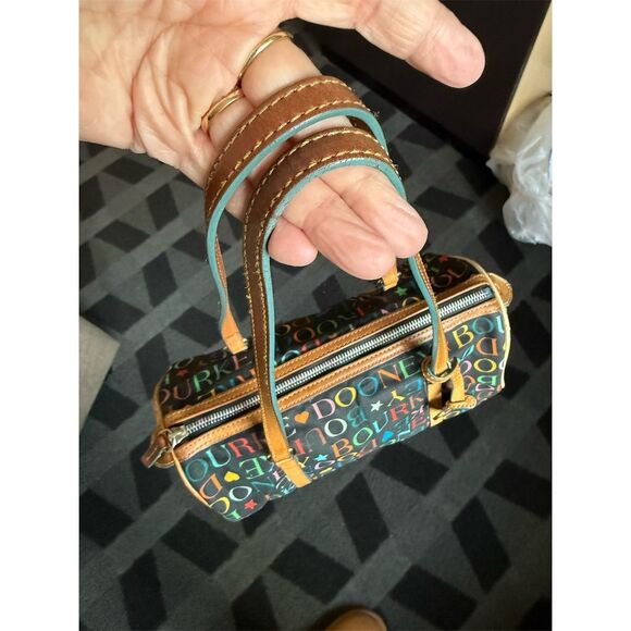 Vintage Dooney & Bourke Multicolor Graffiti Barrel Shoulder Bag - Picture 5 of 9